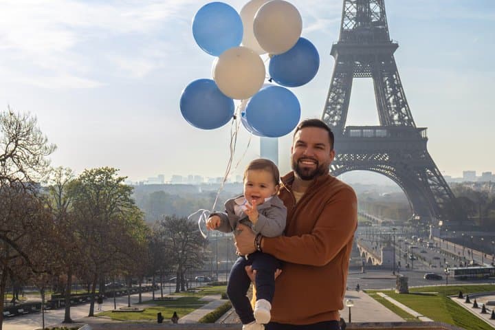 Baby Photoshoot with the Eiffel Tower !