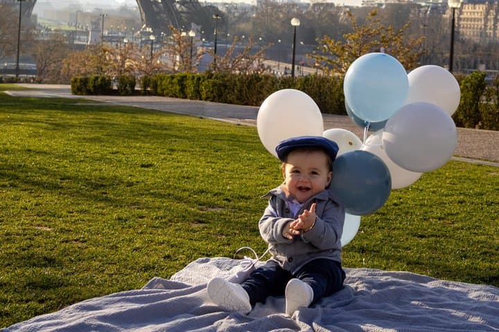 Baby Photoshoot with the Eiffel Tower !