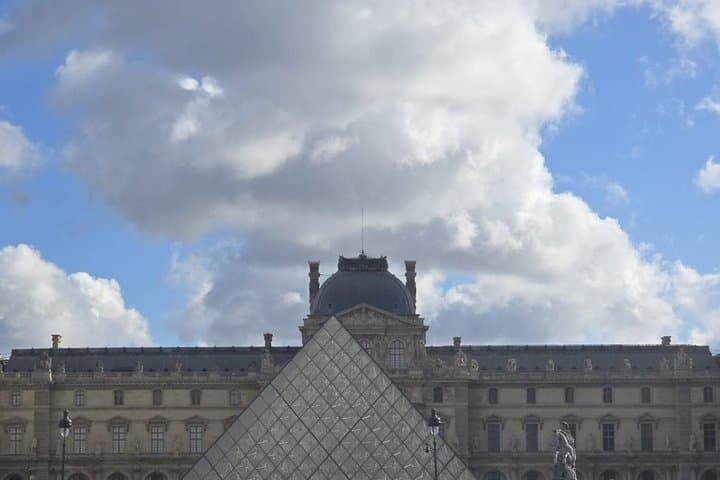 Exterior Tour of the Louvre and the Tuileries Garden