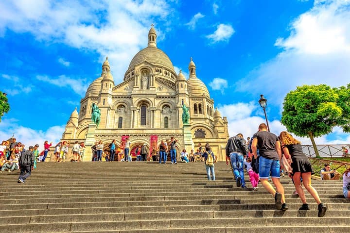 Paris Montmartre Cheese Charcuterie Wine Tasting with Audio Tour