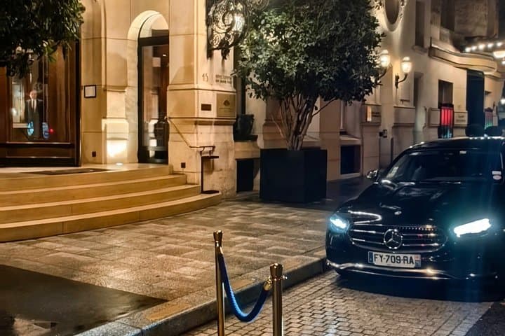 Paris Night Tour with Chauffeur and Photos