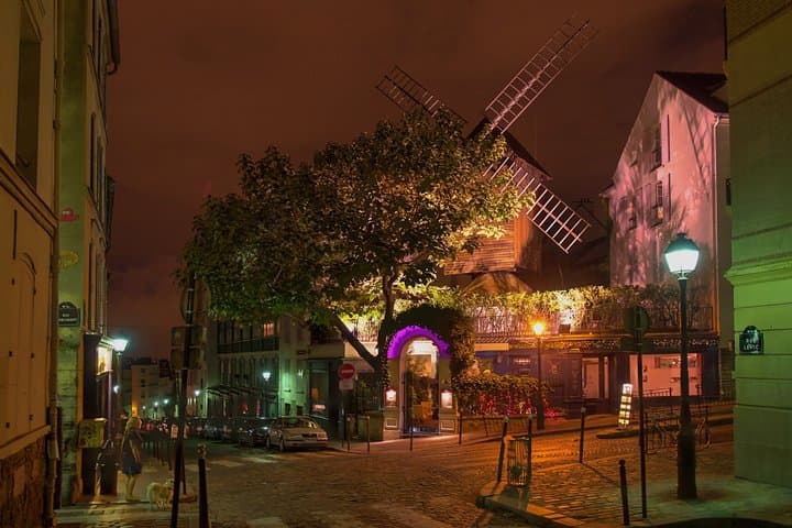 Paris Montmartre Walking Tour: Moulin Rouge to Sacré-Cœur