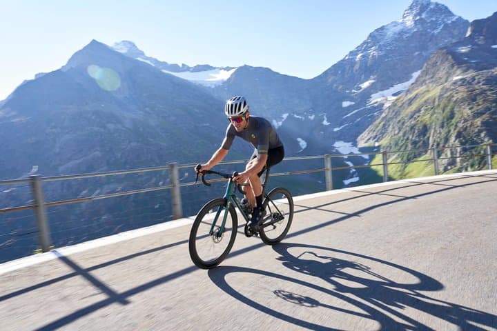 Col des Aravis by bike – Half day Tour de France with Guide