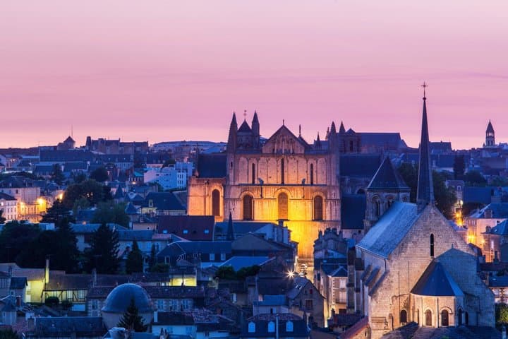 TOP Poitiers : Private Guided Tour with your mobile
