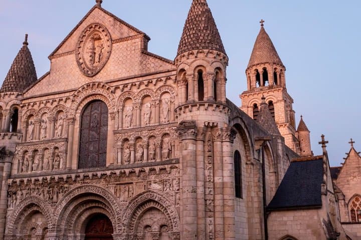 TOP Poitiers : Private Guided Tour with your mobile