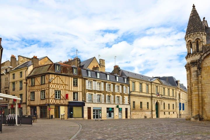 TOP Poitiers : Private Guided Tour with your mobile
