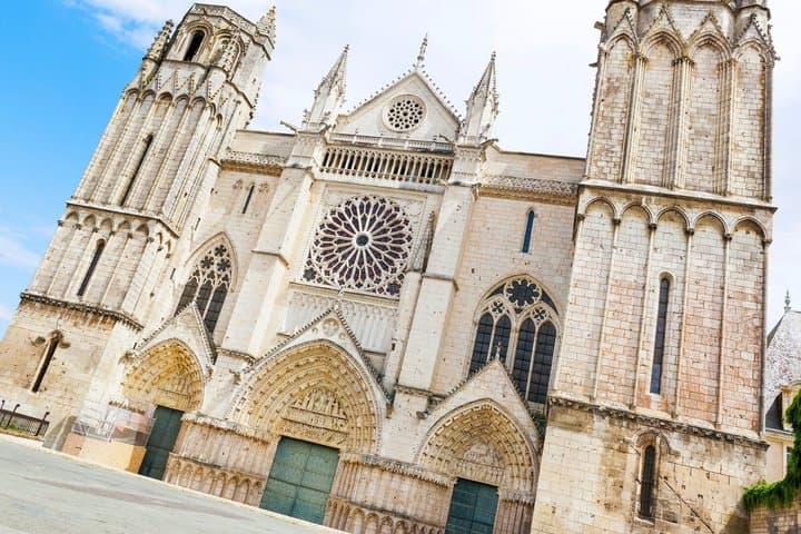 TOP Poitiers : Private Guided Tour with your mobile