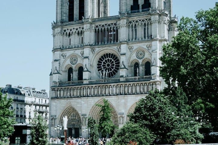 Private transfer from Paris to Beauvais Airport 8 people