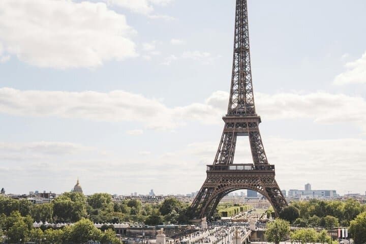 Private transfer from Paris to Beauvais Airport 8 people