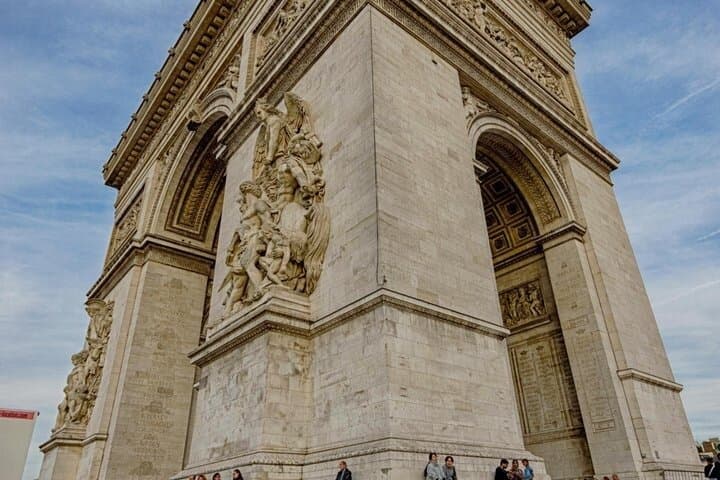Private transfer from Paris to Beauvais Airport 8 people