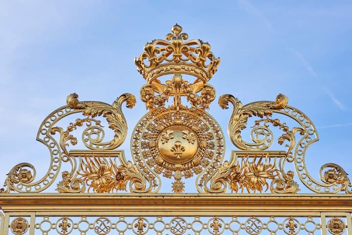 Versailles Palace Guided Tour with Garden Access