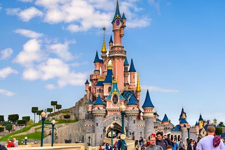 Private Transfer from Disneyland Paris to CDG Airport or City