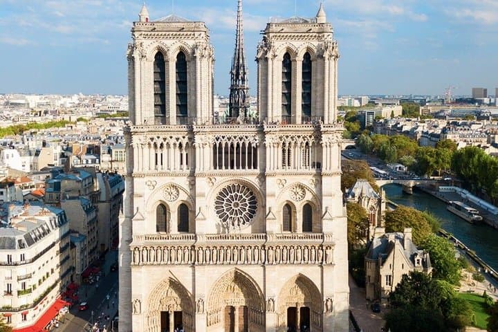 Notre Dame Walking Tour Exterior with Free Entry