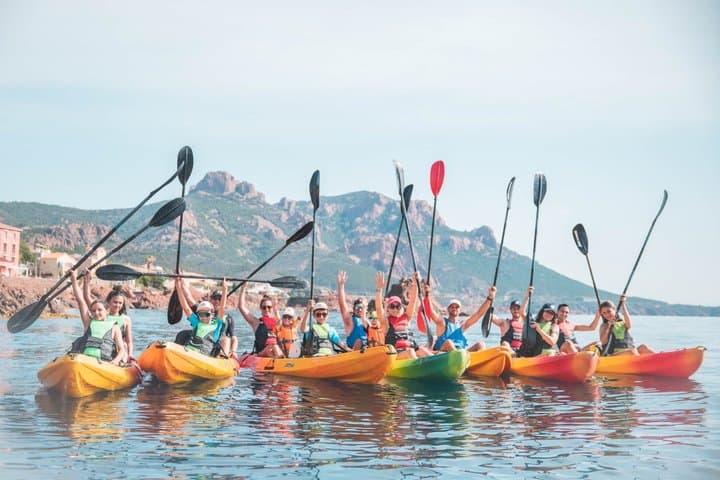 Saint-Raphaël: Guided Kayak Tour of the Esterel Calanques
