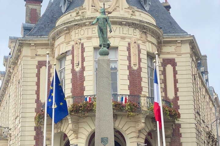 Private transfer Paris Normandy Bayeux Omaha Beach or Caen