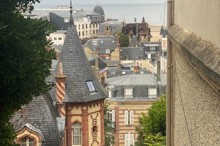 Private transfer Paris Normandy Bayeux Omaha Beach or Caen