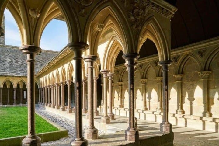 Mont Saint Michel Private Guided Tour with Abbey Entry