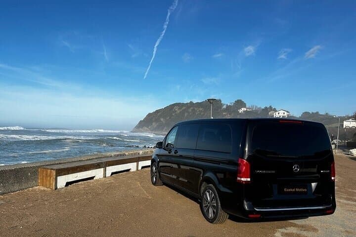 Biarritz to Basque Beauty Premium Van Tour of Fontarrabie