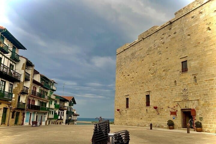 Biarritz to Basque Beauty Premium Van Tour of Fontarrabie