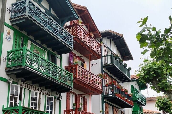 Biarritz to Basque Beauty Premium Van Tour of Fontarrabie