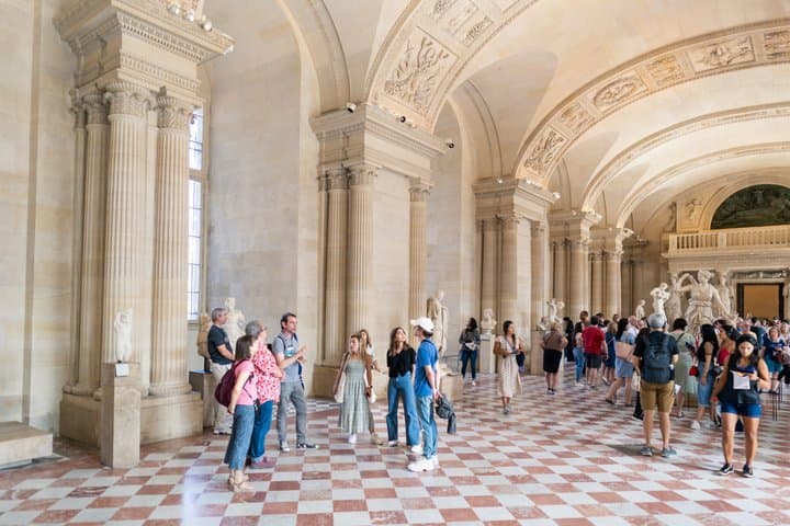 Paris Louvre Museum Must-Sees Guided Tour