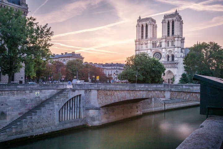 Small Group Outdoor Notre-Dame Cathedral Tour with Entrance