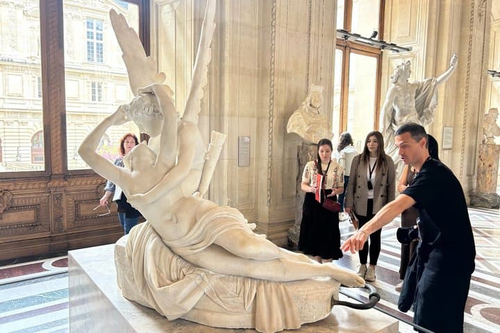 Paris: Skip the Line Louvre Museum Semi Private Tour