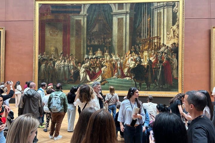 Paris: Skip the Line Louvre Museum Semi Private Tour