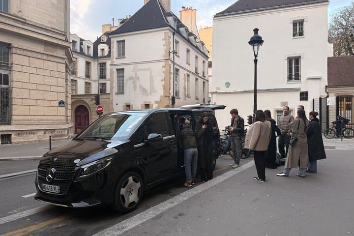 Private Scenic Driving Tour of Paris with Photo Stops