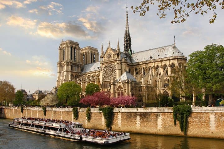 Semi Private Guided Tour of Notre Dame Cathedral in Paris