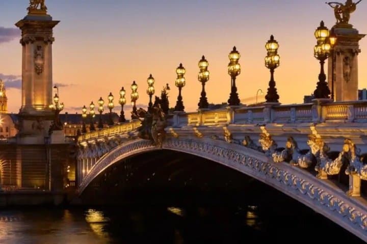 Paris: Private tour by car with driver