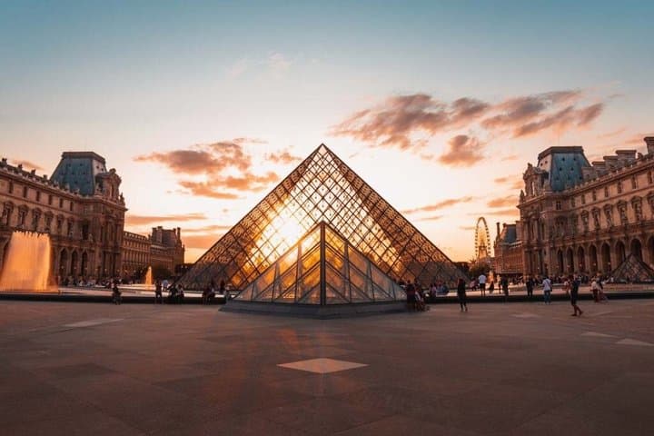 Paris: Private tour by car with driver