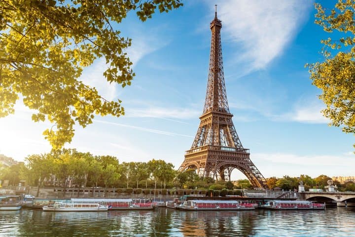 Paris: Private tour by car with driver