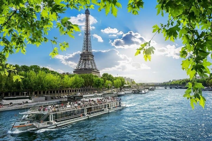 Paris Seine River Sightseeing Cruise with Audio Guide