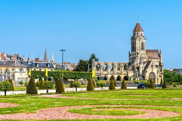 Hello Caen: Private 2-Hour Intro City Walk with Local Guide