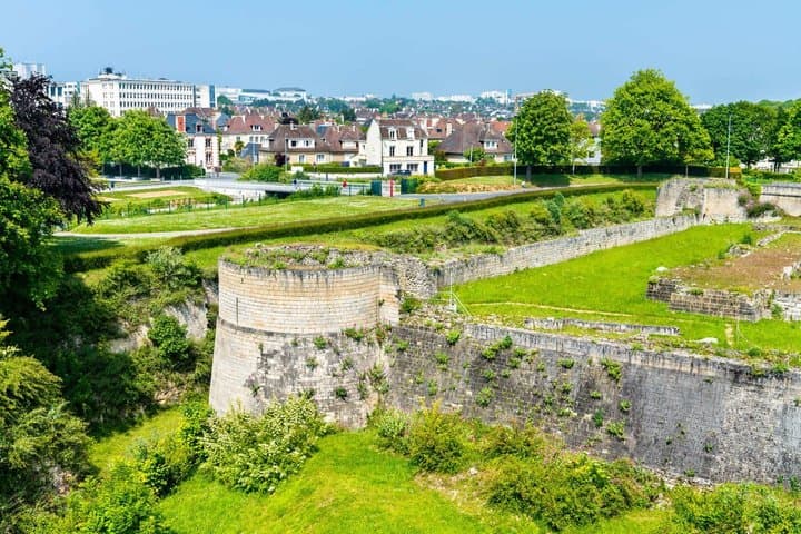 Hello Caen: Private 2-Hour Intro City Walk with Local Guide