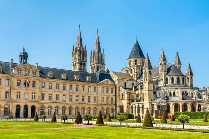 Hello Caen: Private 2-Hour Intro City Walk with Local Guide
