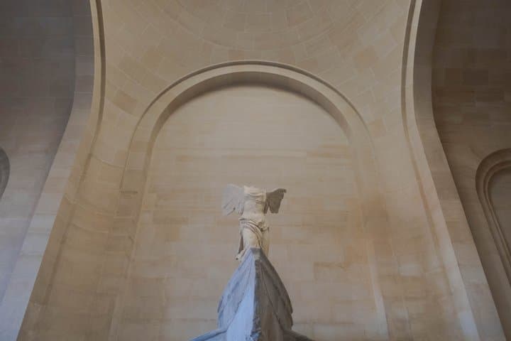 Île de la Cité, Notre-Dame, and Louvre Museum transfer included