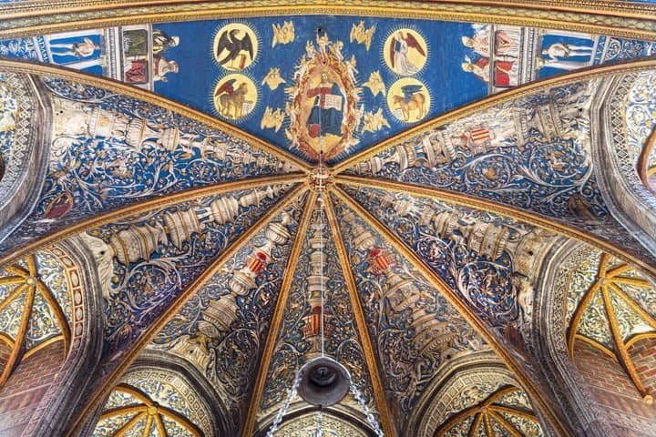 From Cathars to Kings: Albi and Cordes-sur-Ciel Day Trip
