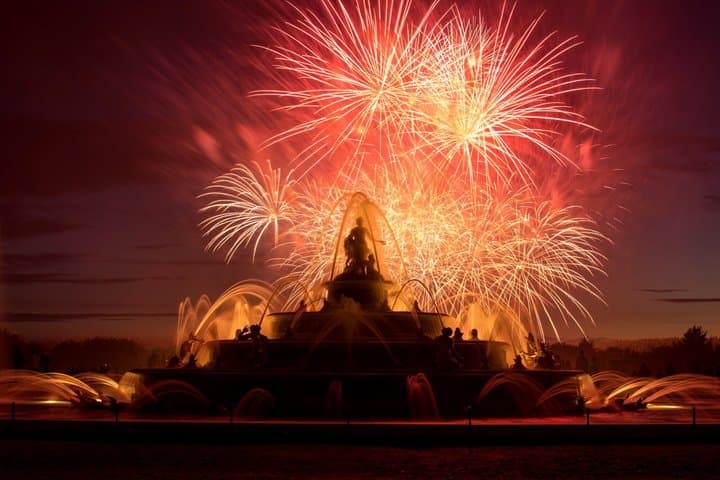 Versailles Night Fountains Show with Transport from Paris