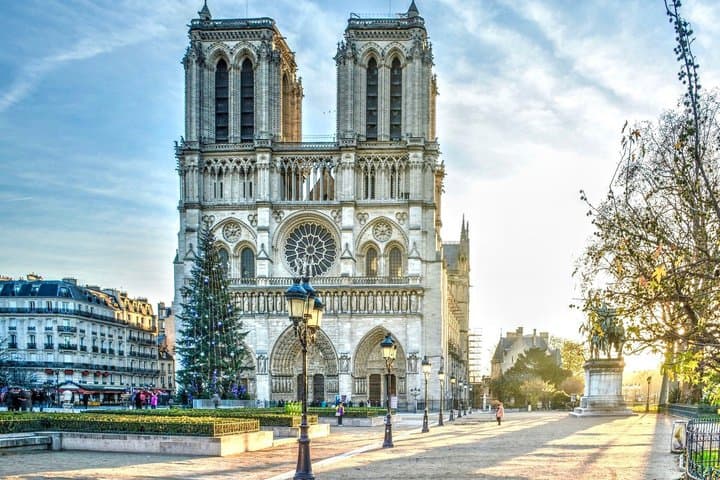 Free Tour of the Historic Center of Paris in Spanish