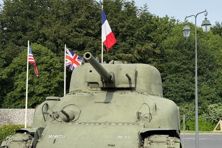 Private transfer Paris Normandy Bayeux Omaha Beach or Caen