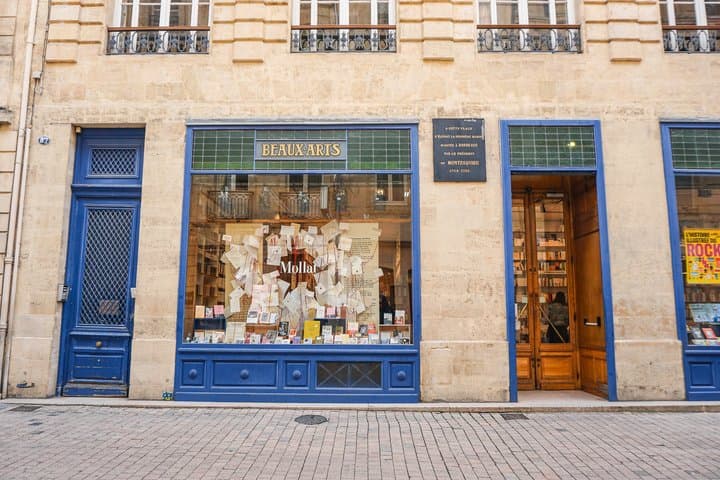 Bordeaux historical gourmet guided tour in small group