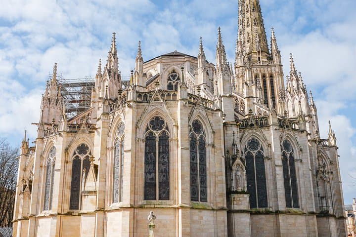 Bordeaux historical gourmet guided tour in small group
