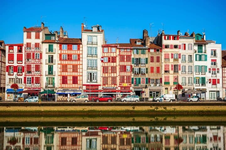 Hello Bayonne: Private 2-Hour Intro City Walk with Local Guide
