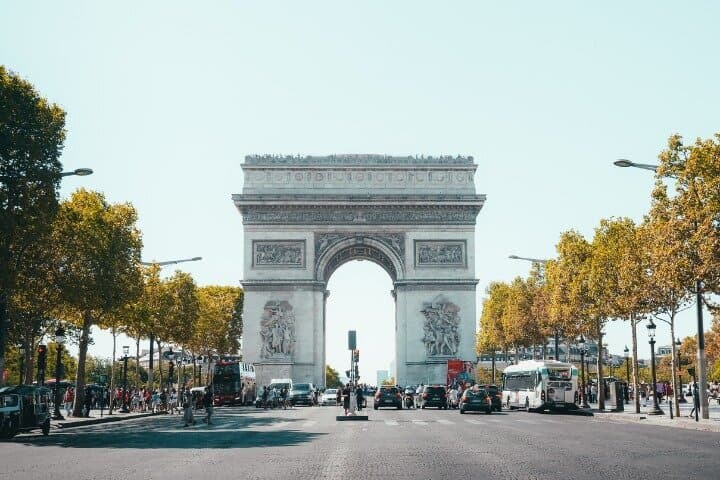 Private Tour of Paris Arc de Triomphe Champs-Élysées and Macarons