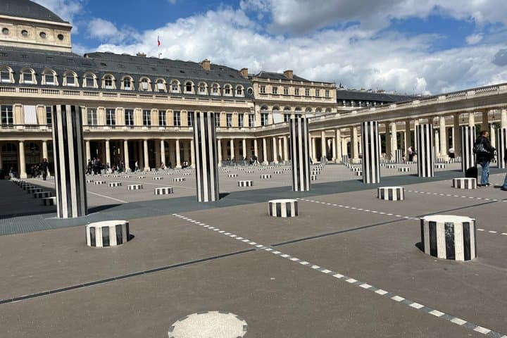 Private Paris Chic Walking Tour with Local Guide