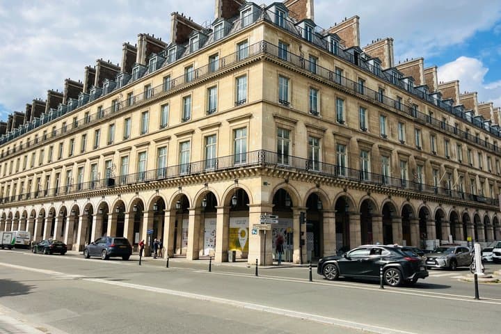 Private Paris Chic Walking Tour with Local Guide