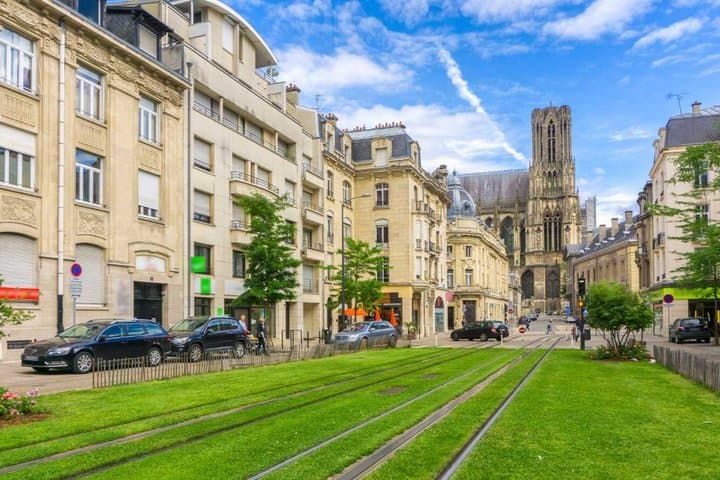 Reims Coronations Conflict and Champagne Walking Tour