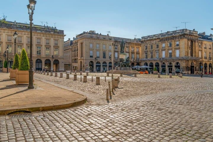 Reims Coronations Conflict and Champagne Walking Tour